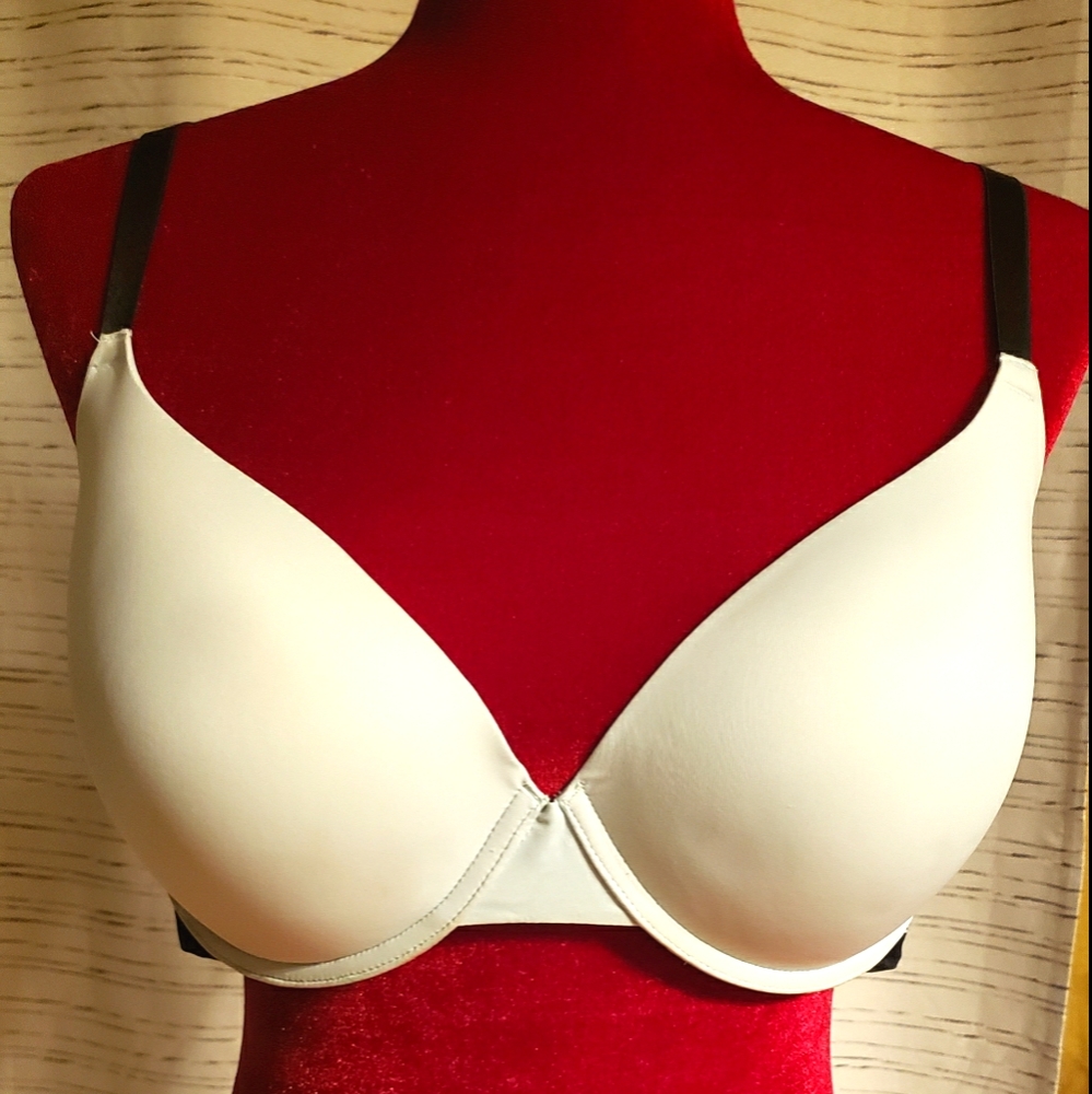 Victoria's Secret Wear Everywhere Super Push Up